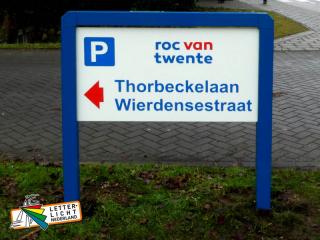 Bewegwijzering portaalbord parkeerplaats